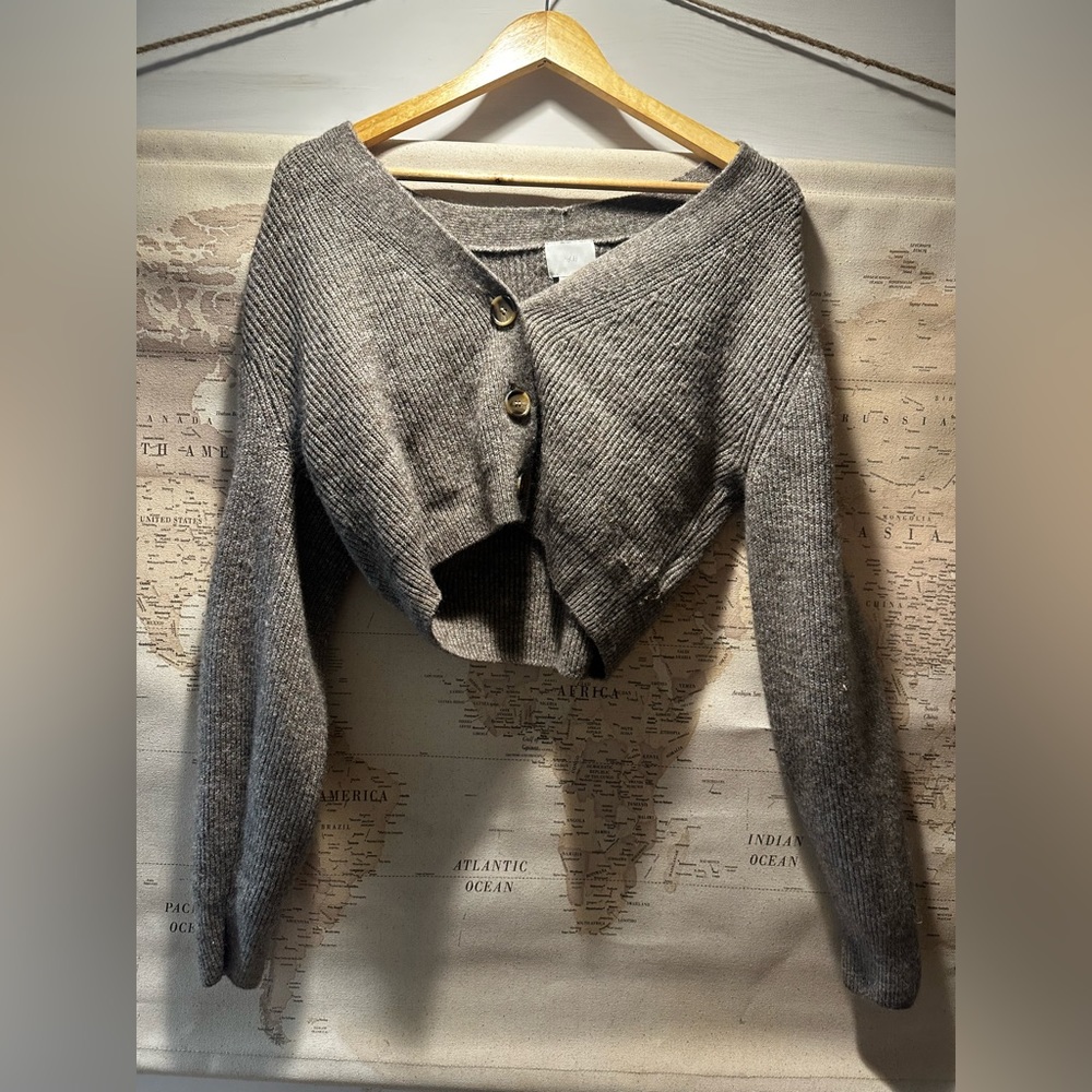 H and M cropped sweater